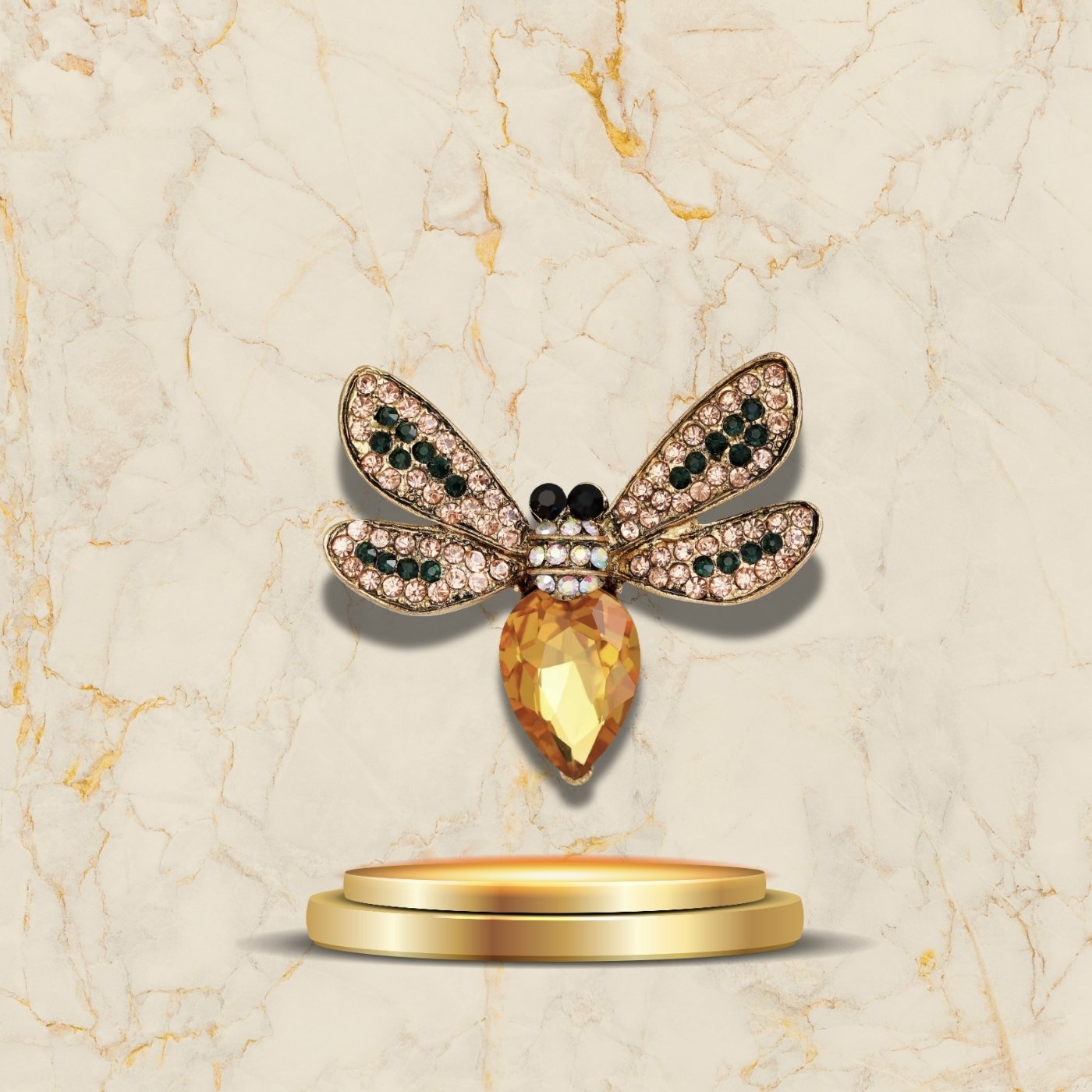 Broche Abeille Crystal Perles apportant une touche de sophistication