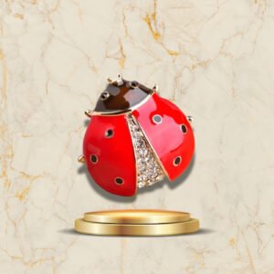Broche Coccinelle Envol Furtif en strass rouges et dorés, accessoire élégant pour femme