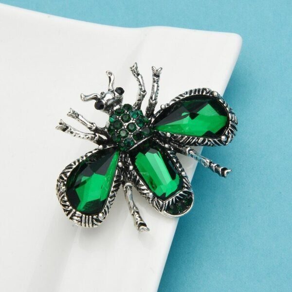 bijou abeille en crystal vert émeraude