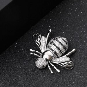 bijou abeille en argent ornée de zircon