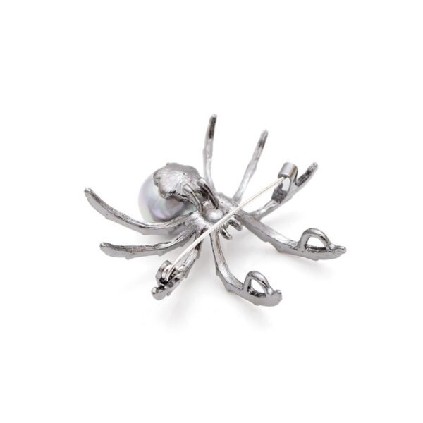 broche argentée design araignée