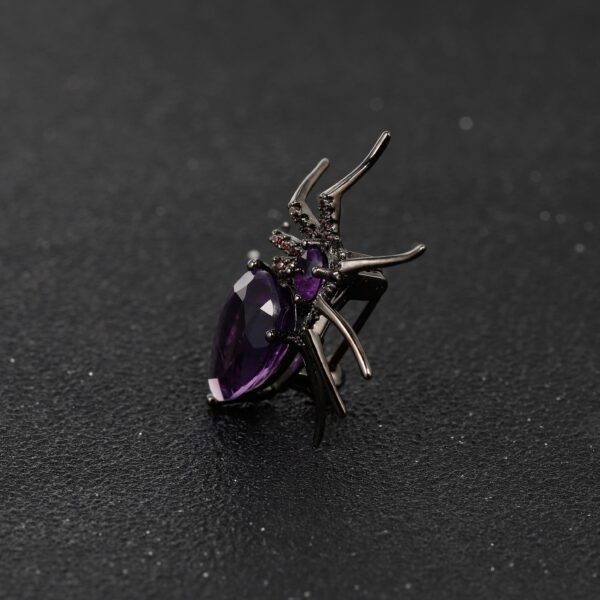 broche en améthyste design araignée