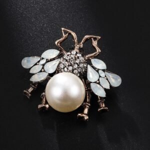 broche en forme d'abeille perlée