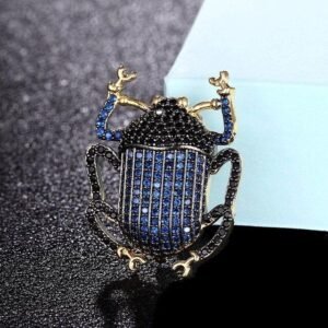broche en métal scarabée