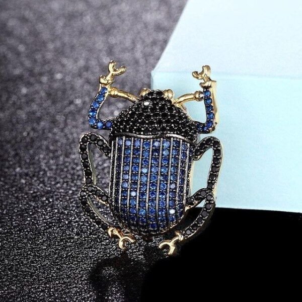 broche en métal scarabée
