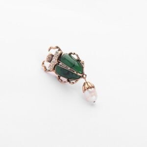 broche ornée scarabée égyptien