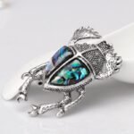 broche unique scarabée ancien