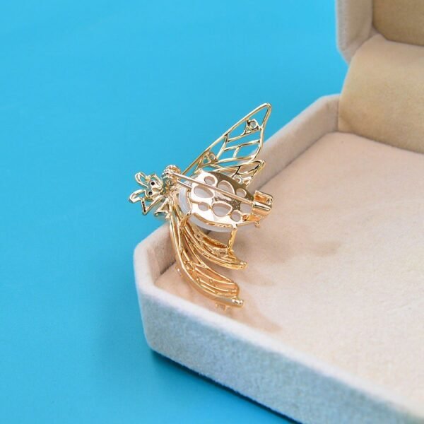 bijou abeille en nacre