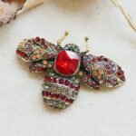 broche vintage abeille rouge