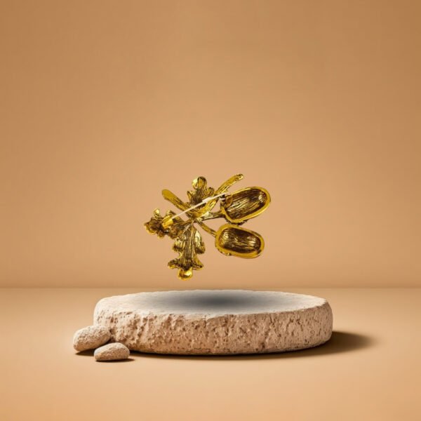 Broche décorative de Noël inspirée des noisettes et feuilles de chêne
