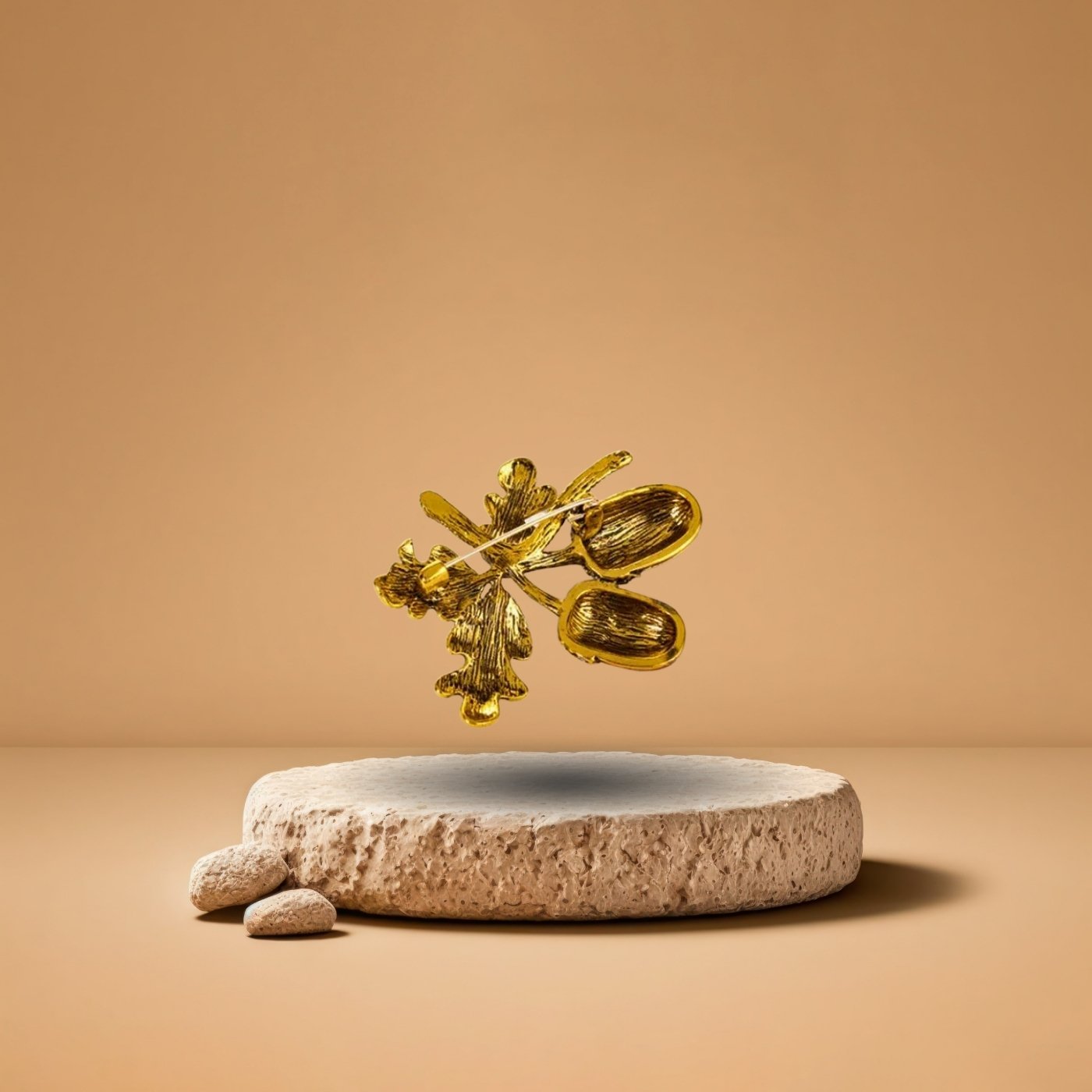 Broche décorative de Noël inspirée des noisettes et feuilles de chêne