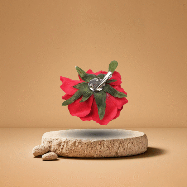 Accessoire broche rose rouge tendance