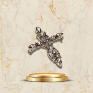 Accessoire vintage croix décorée de pierres étincelantes