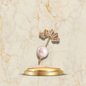 Bijou raffiné à perle et strass dorés pour sublimer un décolleté