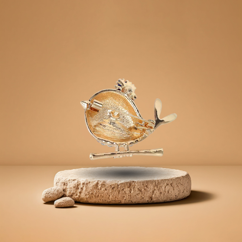 Broche humoristique oiseau avec aile dorée et strass