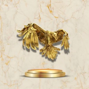 Broche représentant un aigle royal, parfait pour sublimer vos tenues avec style