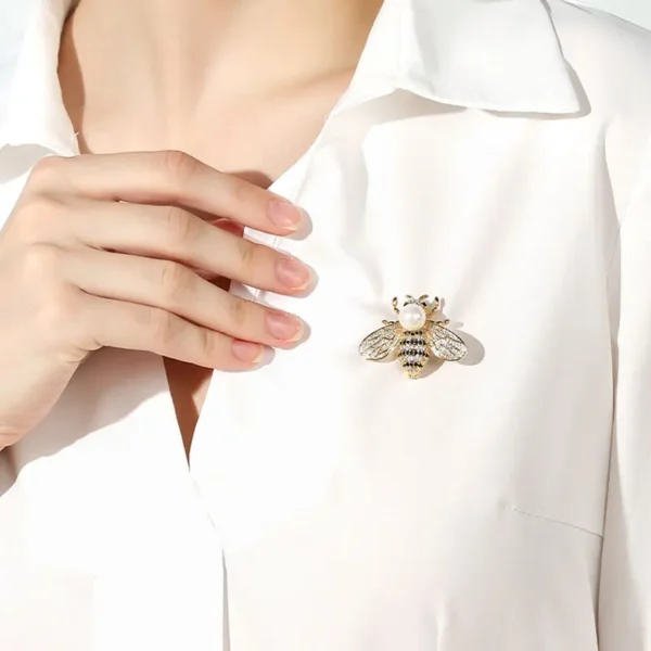broche en forme d'abeille pour vêtement