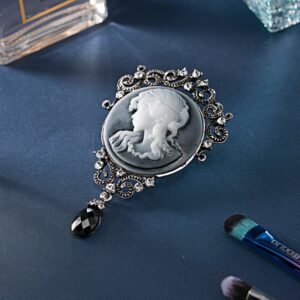 accessoire élégant broche camée