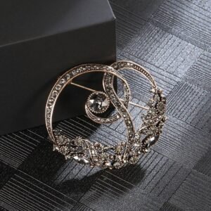 bijou ancien broche divine antiquité