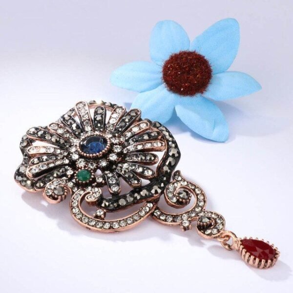 broche fleur en métal doré