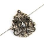 accessoire royauté divine broche