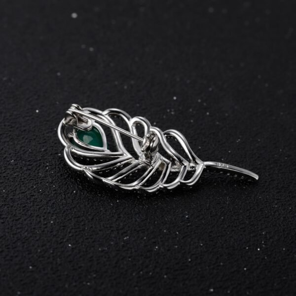 bijou broche en forme de feuille