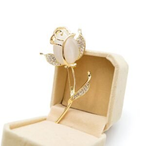 bijou broche en forme de fleur