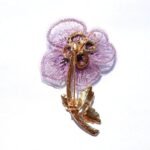 bijou broche en forme de fleur rose