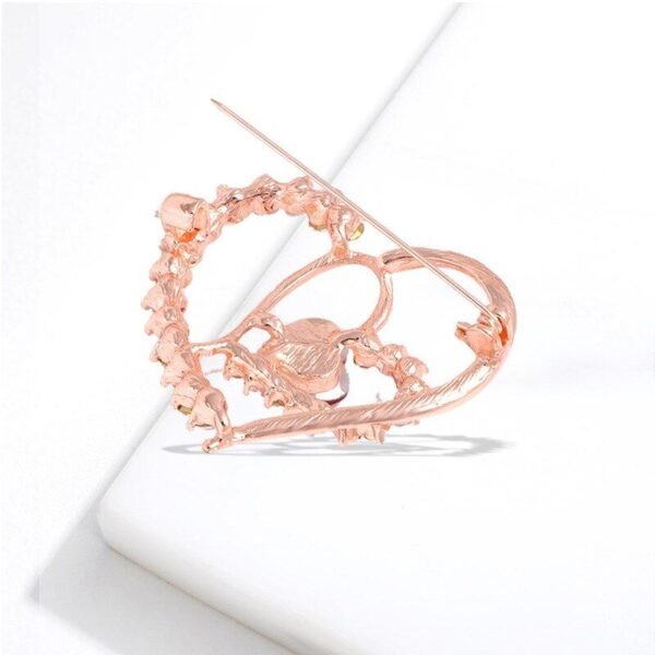 bijou broche thème cœur