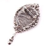 bijou camée argenté