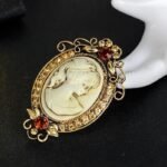 broche ancienne reine légendaire