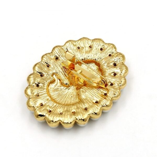 broche camée élégante avec perles