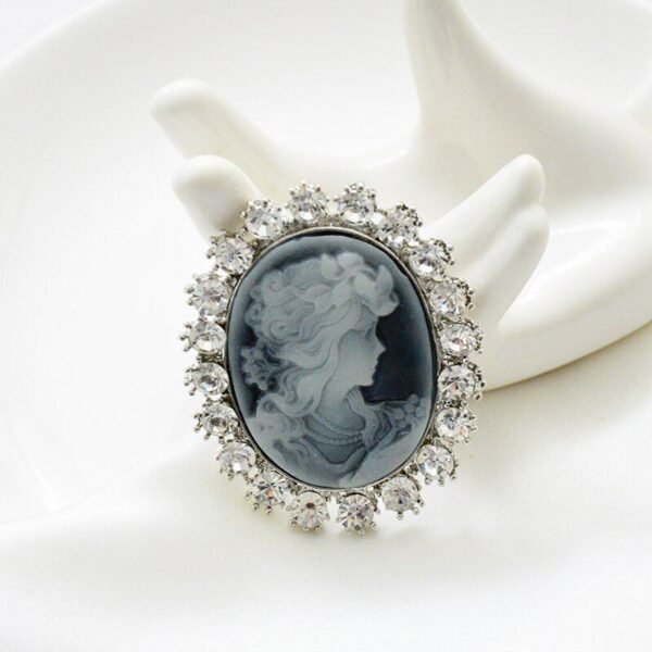 broche camée en métal rêve nostalgique