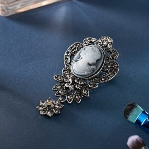 broche camée en style vintage