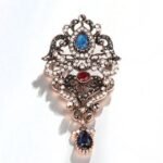 broche colorée style vintage