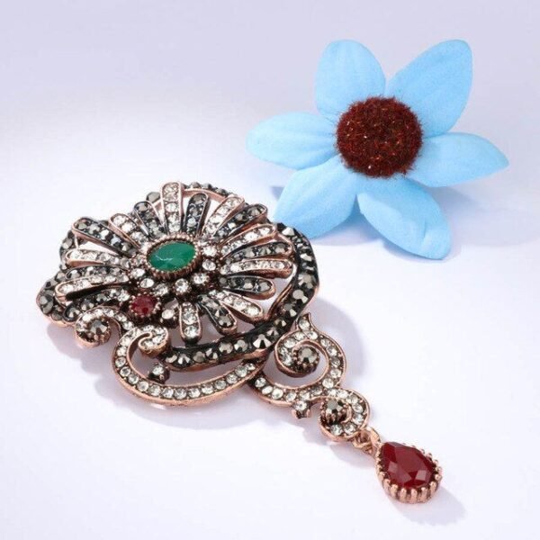 accessoire floral en broche