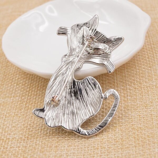 broche design chat