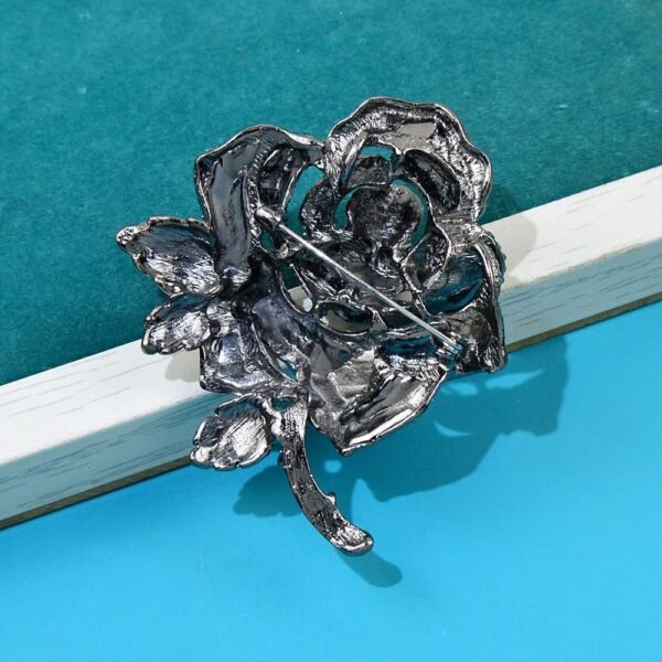 broche design fleur charnelle