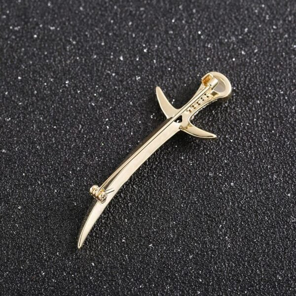 broche design glaive doré