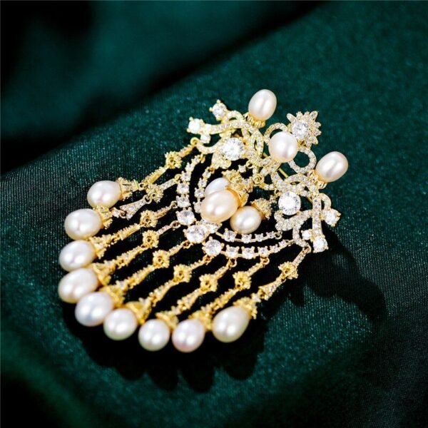 broche élégante harmoniquement perlée
