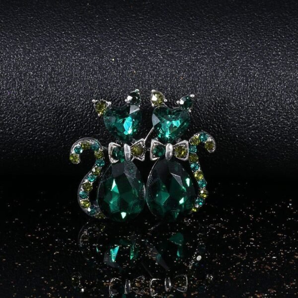 broche émeraude design chat