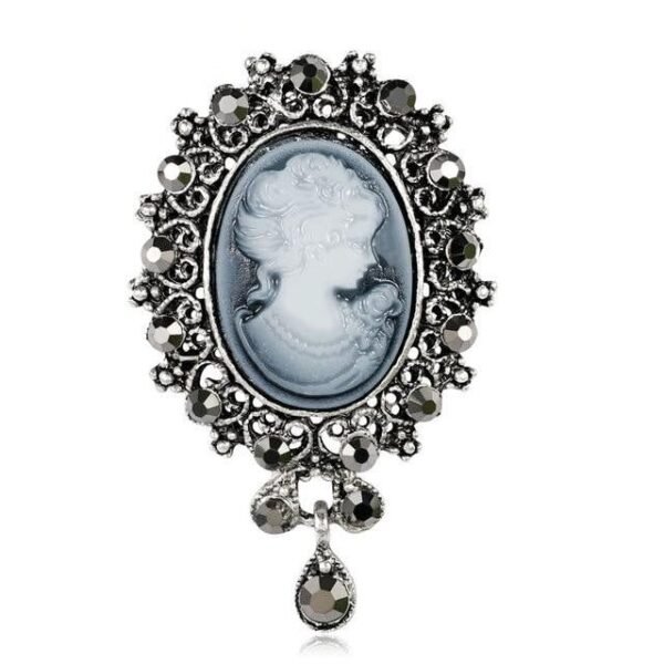 broche en ambre style rétro