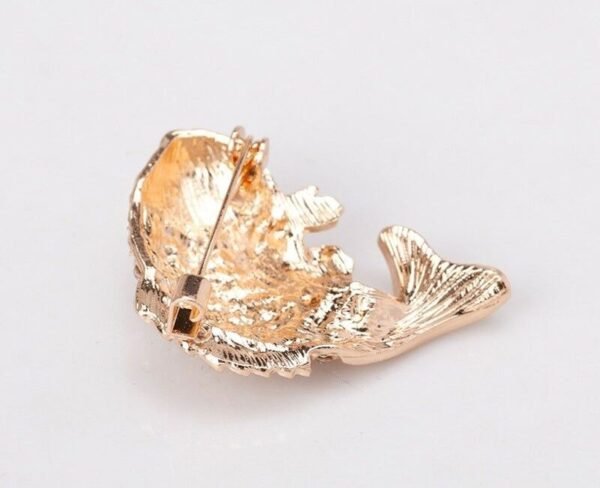 broche en forme de poisson doré