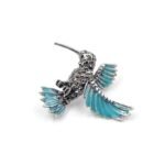 broche ornée d'un oiseau voltigeur