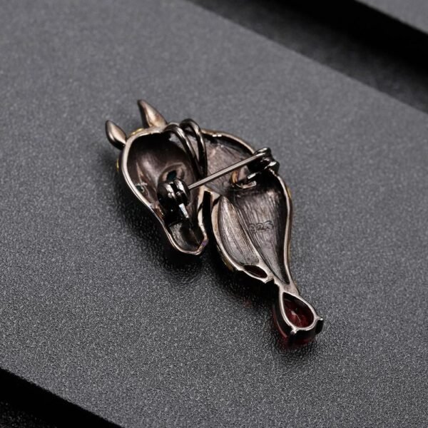 ornement broche cheval majestueux