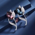 ornement broche rose crystal
