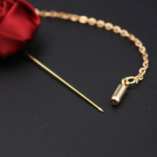 broche rose en tissu pour cérémonie
