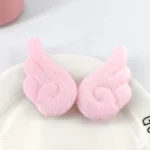 broche ornée d'ailes d'ange