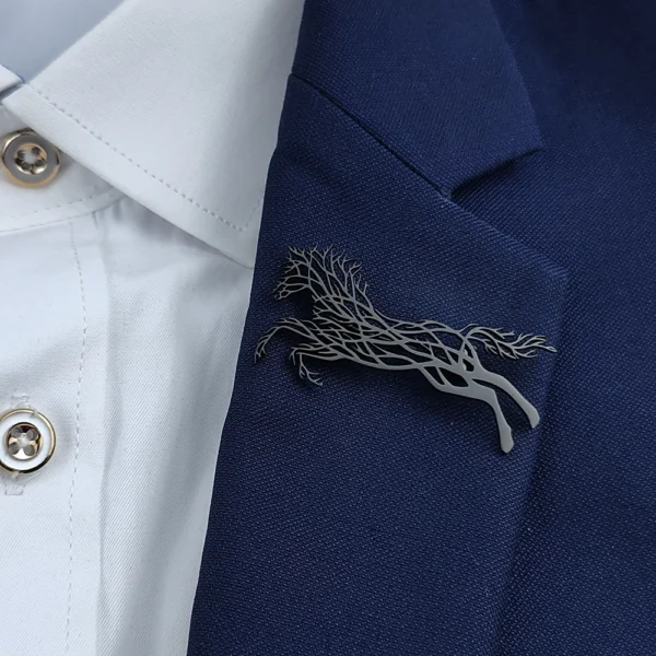broche stylisée cheval arbre de vie