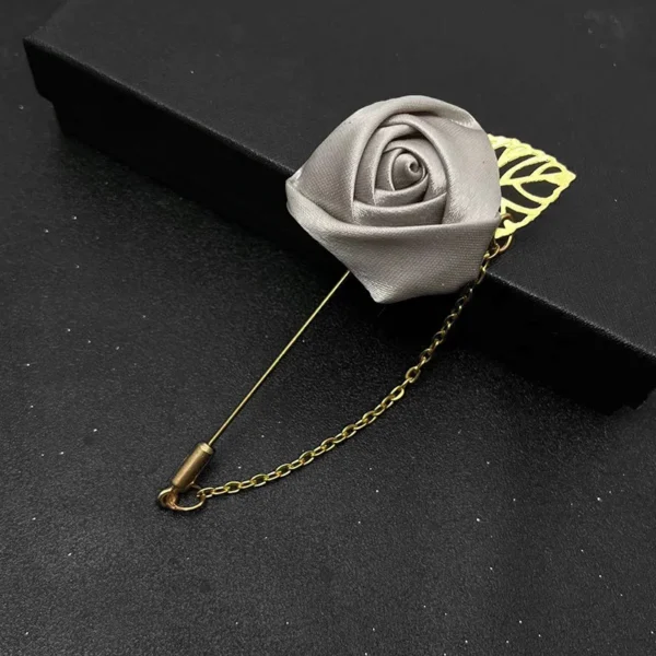 broche florale en tissu pour mariage